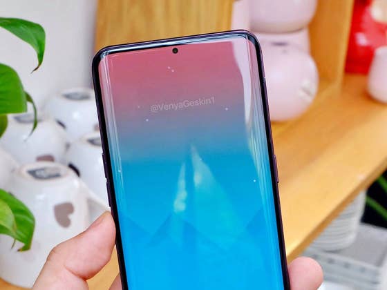 Galaxy A8s mit Infinity-O-Display erstmals erspäht