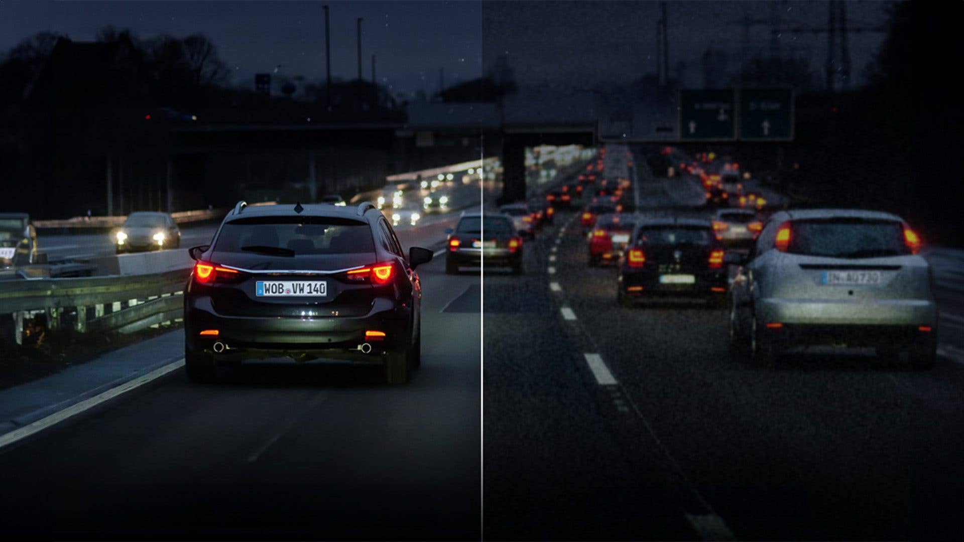 Ein schwarzes Auto fährt auf einer dunklen Autobahn mit verschwommenen Lichtern anderer Fahrzeuge.
