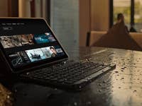 AGM PAD P1 auf einem Tisch