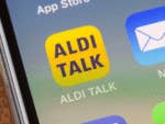 Nahaufnahme eines Smartphone-Bildschirms mit dem ALDI TALK App-Symbol.