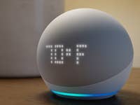 Amazon Echo Dot, der die Temperatur anzeigt