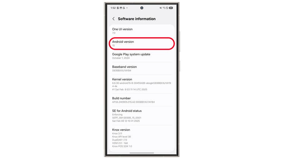 Software-Informationen anzeigen Android-Version 15 auf einem Smartphone.