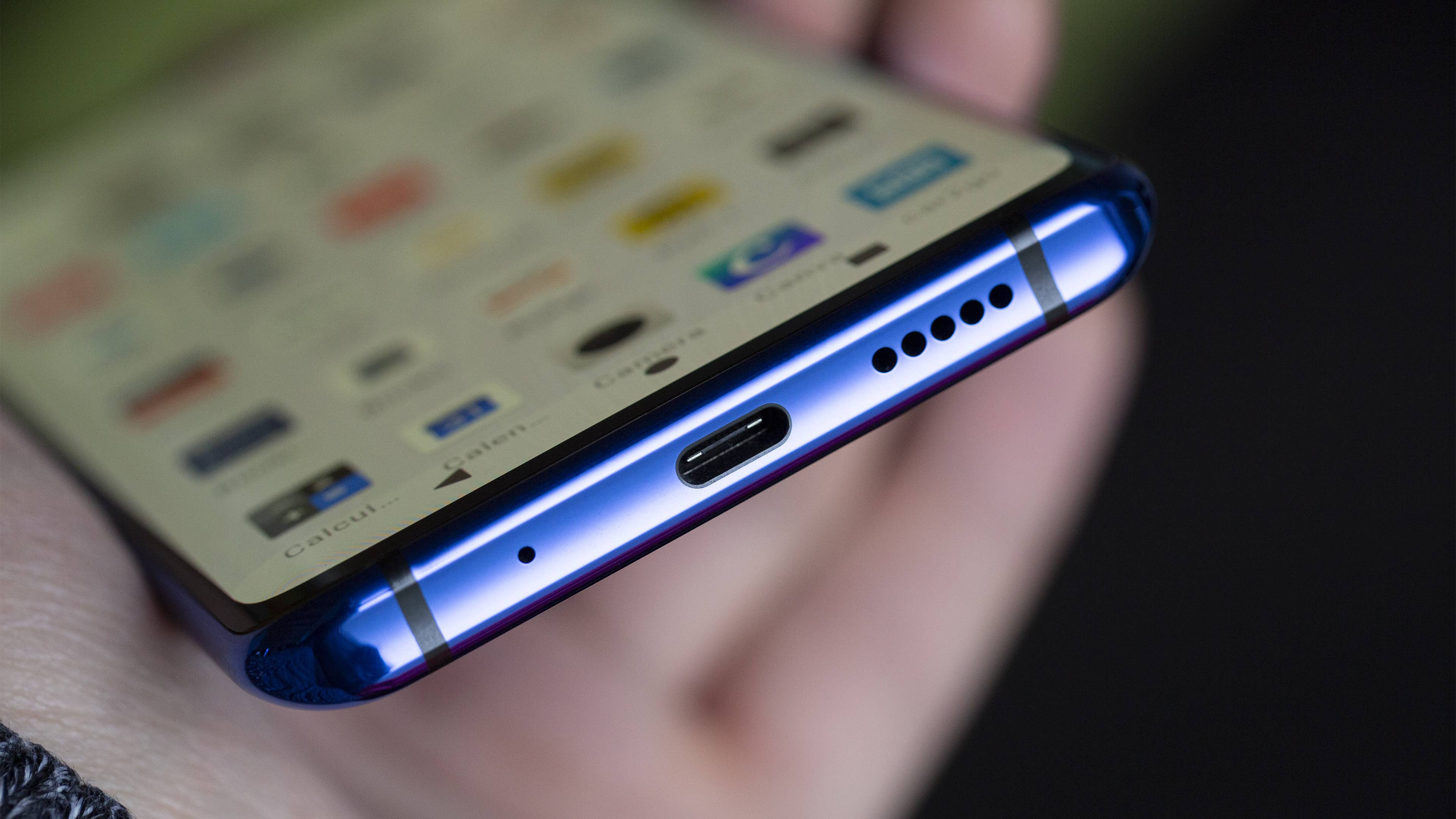 AndroidPIT Nubia Z20 Charging Port 2