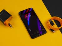 AndroidPIT-OnePlus-7T-Pro-McLaren-Edition-Charger-2.jpg