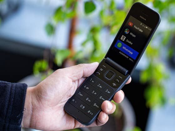 Nokia 2720 Flip und Nokia 800 Tough: Feature Phones mit besonderen Fähigkeiten