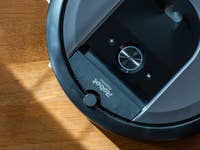 AndroidPIT-irobot-roomba-top-closeup.jpg