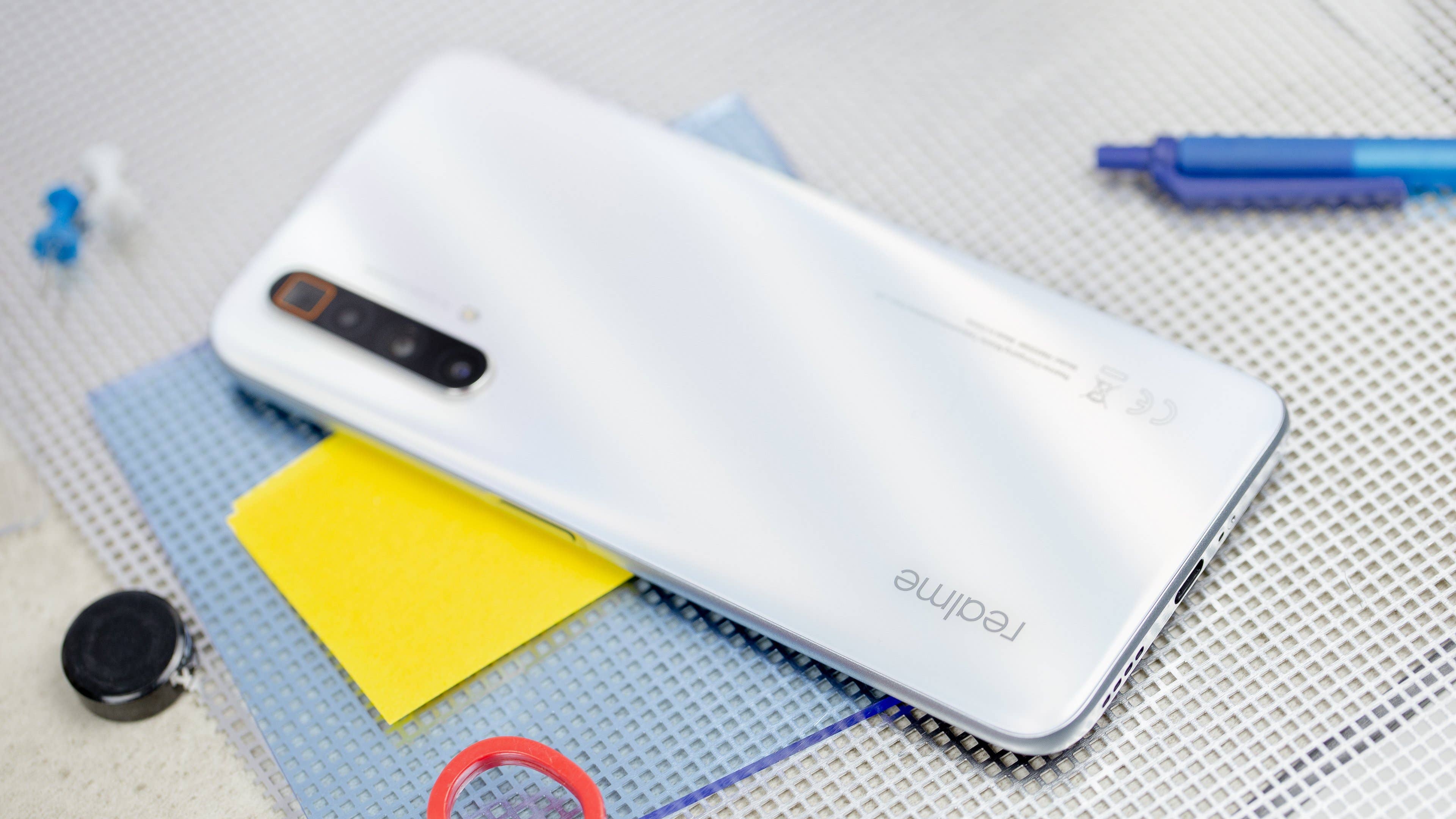 AndroidPIT Realme X3 back white