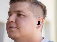 AndroidPIT_Sennheiser_Momentum_Wireless_2_wearing.jpg