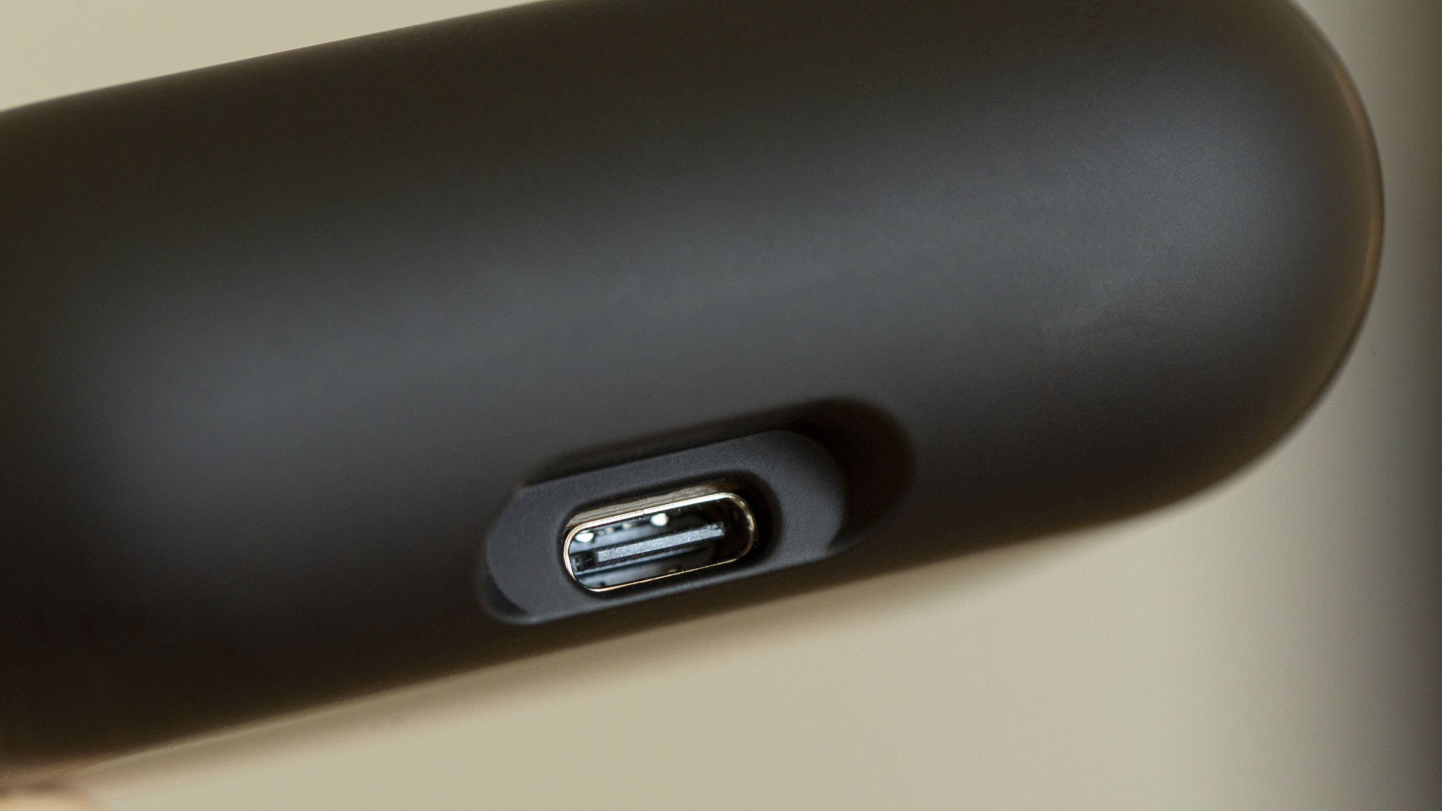 AndroidPIT Sony WF 1000XM3 Charging Port