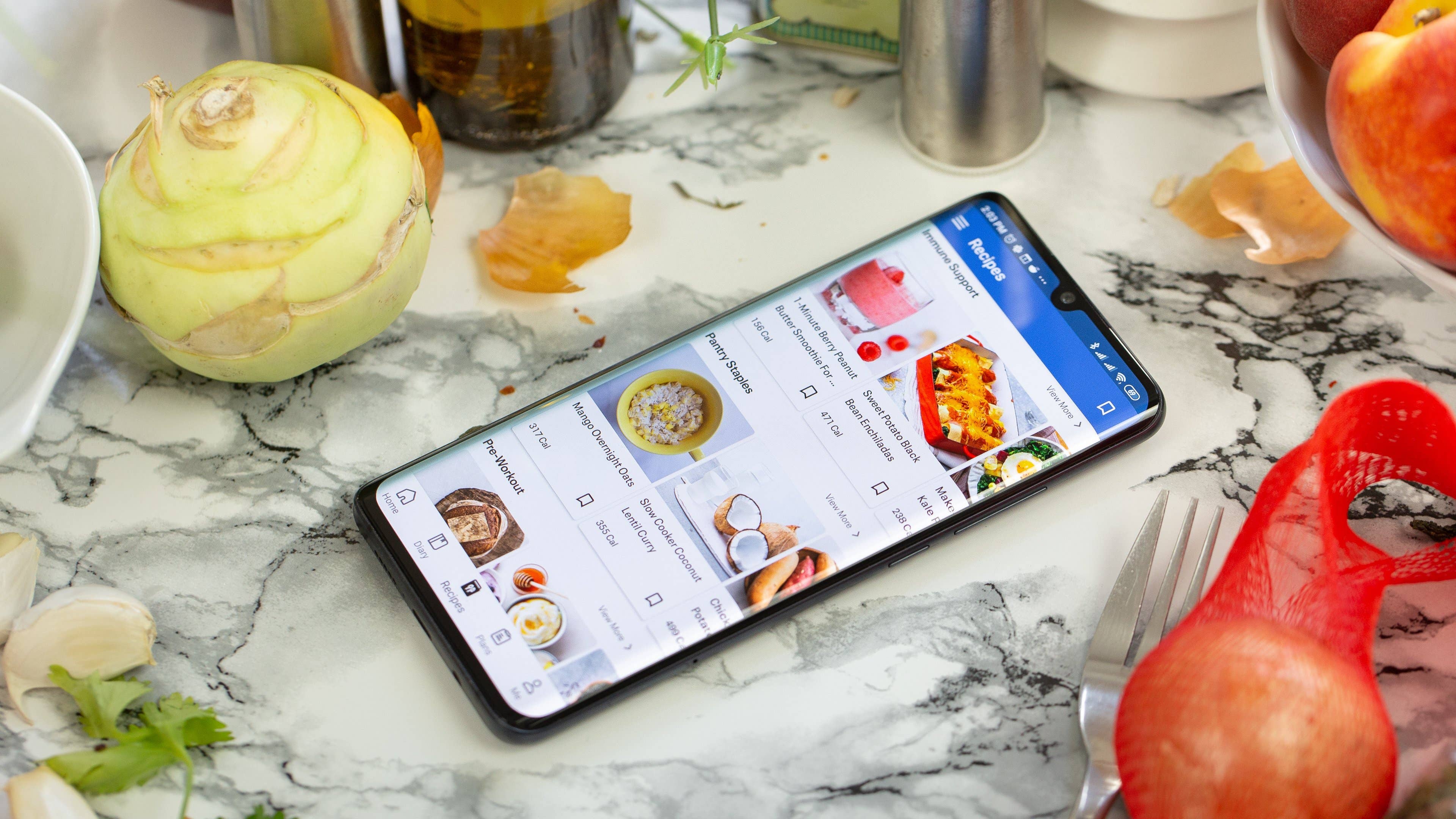 Viele Apps zählen nicht nur Kalorien, sondern kommen auch mit eigenen Rezeptvorschlägen ums Eck. Kalorienzähler-App auf Smartphone