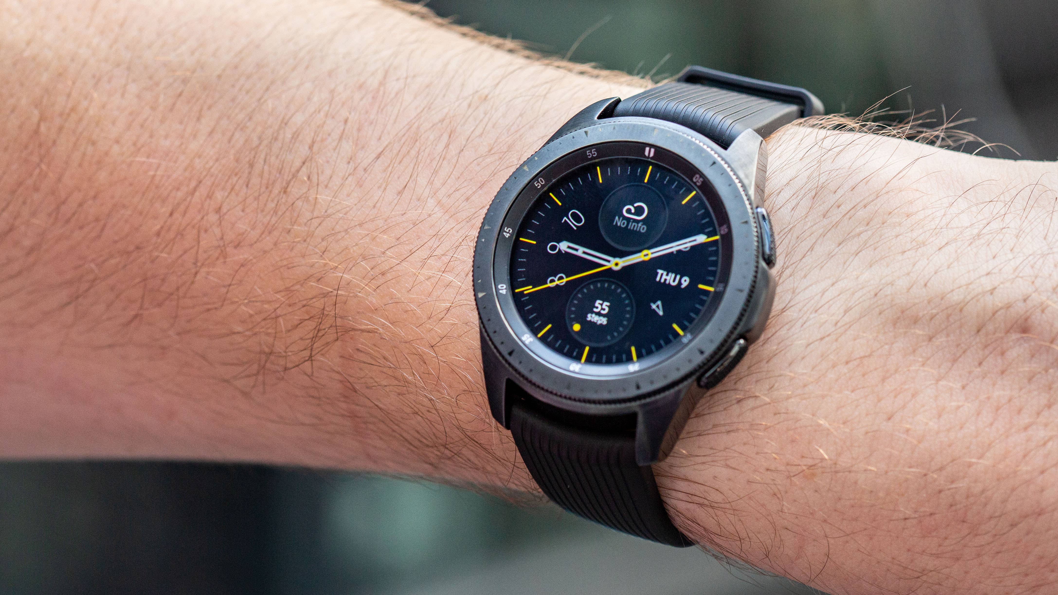 AndroidPIT samsung galaxy watch 42 hero