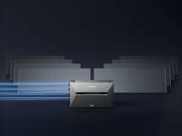 Anker Solix 3 Pro mit Solarpanelen, die Licht abstrahlen, vor dunklem Hintergrund.