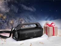 Anker Soundcore Motion Boom Plus im Schnee mit Geschenk