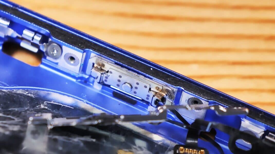 Die Kamerasteuerung des Apple iPhone 16 im Inneren Die Kamerasteuerung des Apple iPhone 16 im Inneren