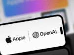 Handy mit Apple- und Open-AI-Logo