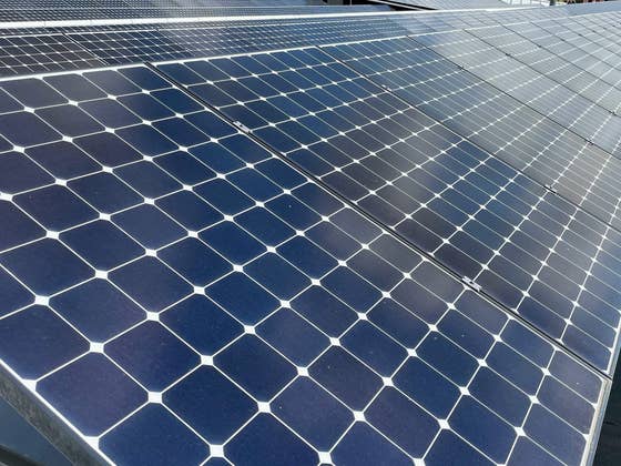 Verbraucherschützer beklagen: PV-Besitzer warten lang auf Geld