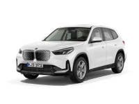 BMW_iX1 eDrive20_seitlich vorn_weiß