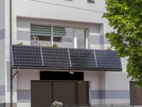 Balkonkraftwerke an Balkonen