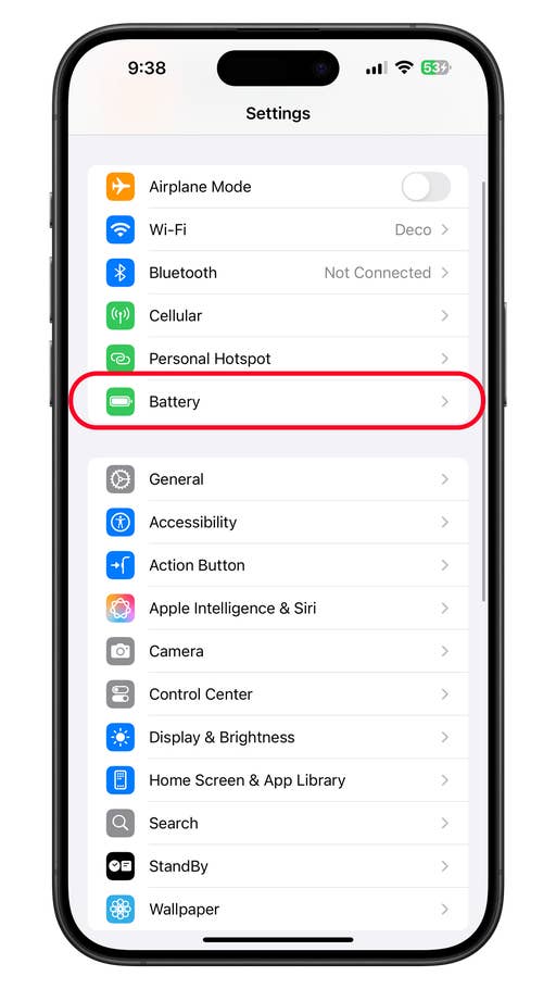 Einstellungsmenü auf dem iPhone 15 Pro Max mit hervorgehobener „Batterie“.