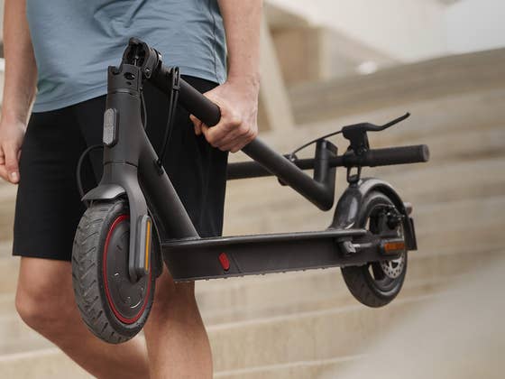 E-Scooter mit Stra&szlig;enzulassung: Darauf m&uuml;sst Ihr 2023 achten