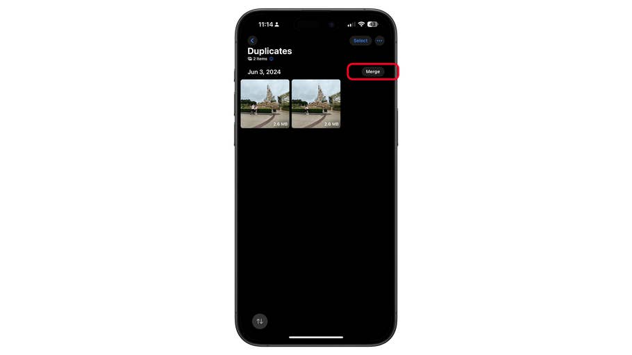 iPhone-Bildschirm zeigt 'Duplikate' mit zwei Fotos und der Option 'Zusammenführen'.