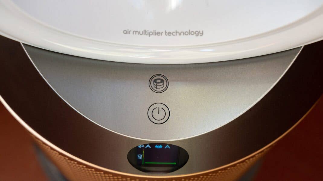 Die Bedienung des PH04 funktioniert über zwei Knöpfe – und über Euer Smartphone. Dyson PH04 Knöpfe