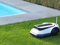 Ecovacs Goat G1 Mähroboter auf Rasen