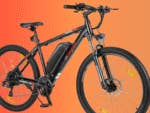 Schwarzes Eleglide M2 E-Bike mit Akku, vor einem orangefarbenen Verlaufshintergrund.