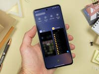 Display eines Xiaomi-Smartphones zeigt Einstellungen-Menü