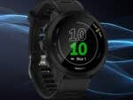 Garmin Forerunner 55 vor dunklem Hintergrund