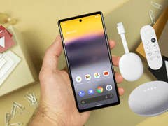 Google Pixel 6a mit Google Chromecast oder Google Nest Mini
