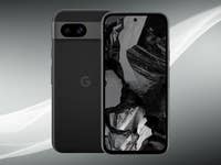 Google Pixel 8a vor Weiß-grauem-Hintergrund