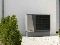 Auf dem Bild ist eine Wärmepumpe zu sehen