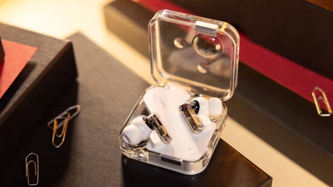 Nothing Ear: In-Ears im aufgeklappten Ladecase Nothing Ear: In-Ears im aufgeklappten Ladecase