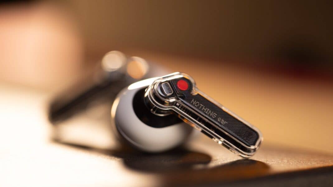 Nothing Ear in der Nahaufnahme Nothing Ear in der Nahaufnahme