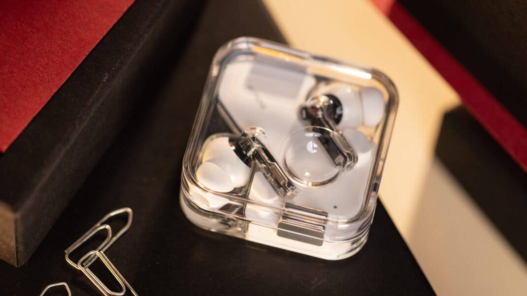 Ladecase der Nothing Ear von oben Ladecase der Nothing Ear von oben