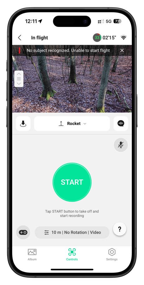 DJI Neo-App-Oberfläche zeigt eine Waldszene mit einer 'START'-Schaltfläche und Flugstatus.
