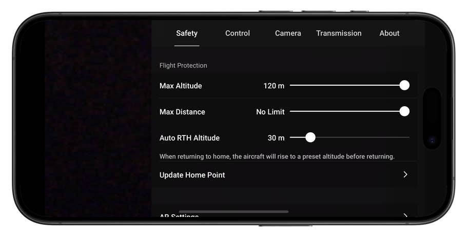 Bildschirm eines mobilen Geräts mit Flugsicherheitseinstellungen für eine Drohne.