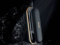 Inkbird INT-11P-B Grillthermometer lehnt an schwarzem Fels vor dunklem Hintergrund