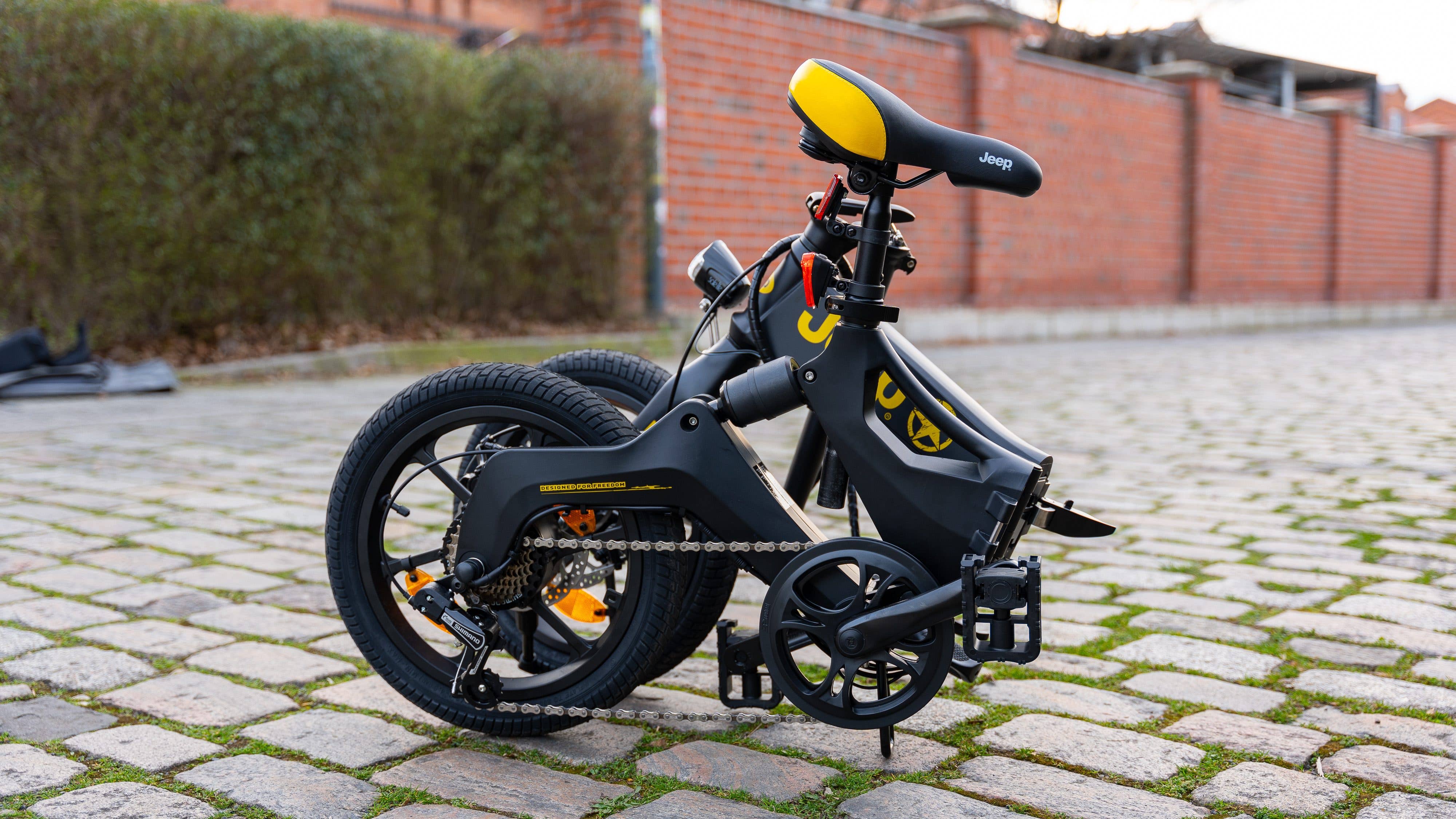 Jeep FR 6020 zusammengeklappt.