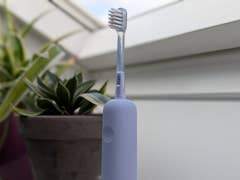 Laifen Wave Special Zahnbürste in einem Badezimmer