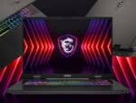 Drei MSI Sword 17 HX Laptops mit bunten RGB-Tastaturen und Logo vor einem Neon-Hintergrund.