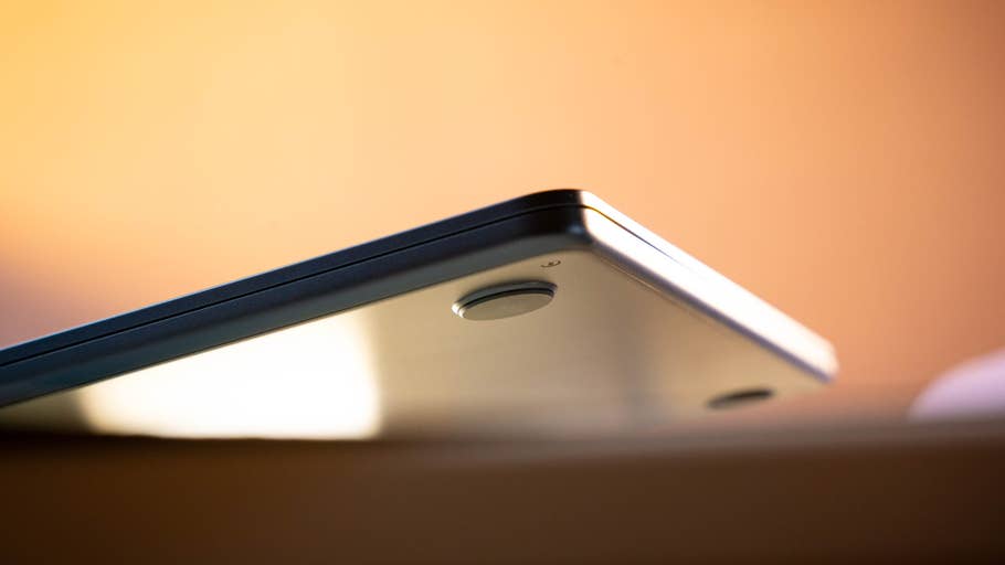 Die rutschfesten Füße an der Unterseite geben Ihnen ein Gefühl der Sicherheit.