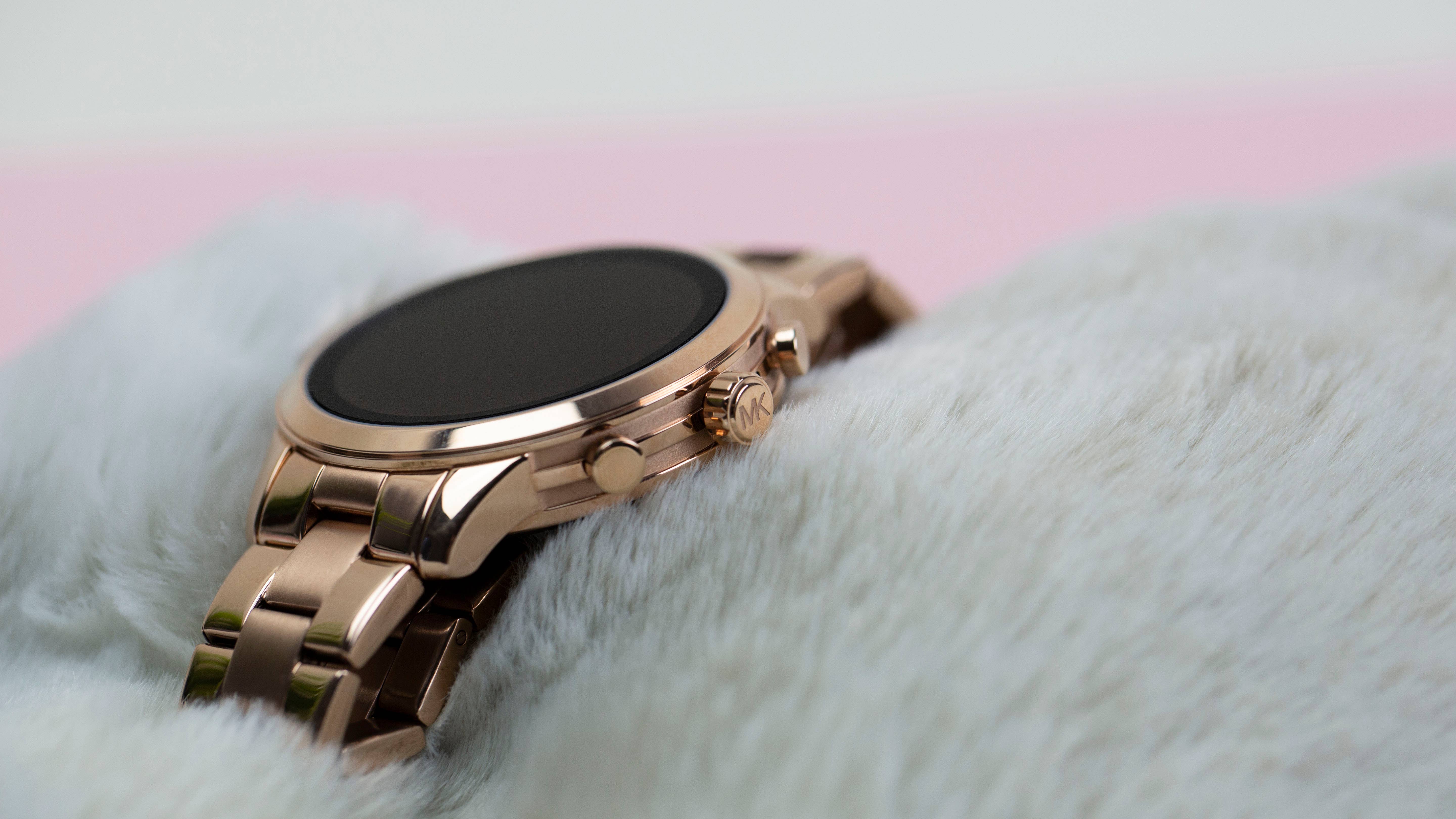 Michael Kors smartwatch 03