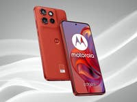 Motorola Edge 50 Neo-Smartphone in roter Farbe mit Logo auf dem Bildschirm.