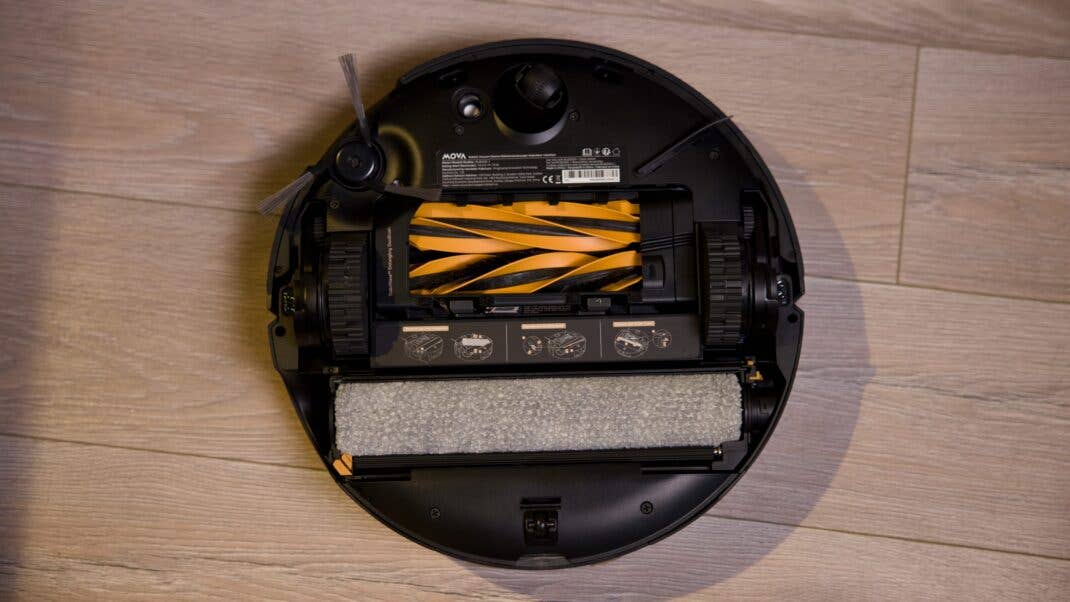 Obenansicht eines Mova Z60 Ultra Roller Staubsaugers mit sichtbaren Komponenten und gelben Borsten.