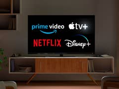 Fernseher mit verschiedenen Logos von Streaming-Anbietern