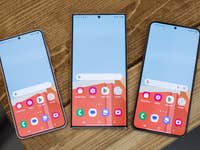 Galaxy S23, S23+ und S23 Ultra liegen nebeneinander auf dem Tisch