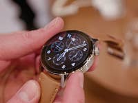 Xiaomi Watch S1 Pro rechte Seite mit zwei Bedienelementen