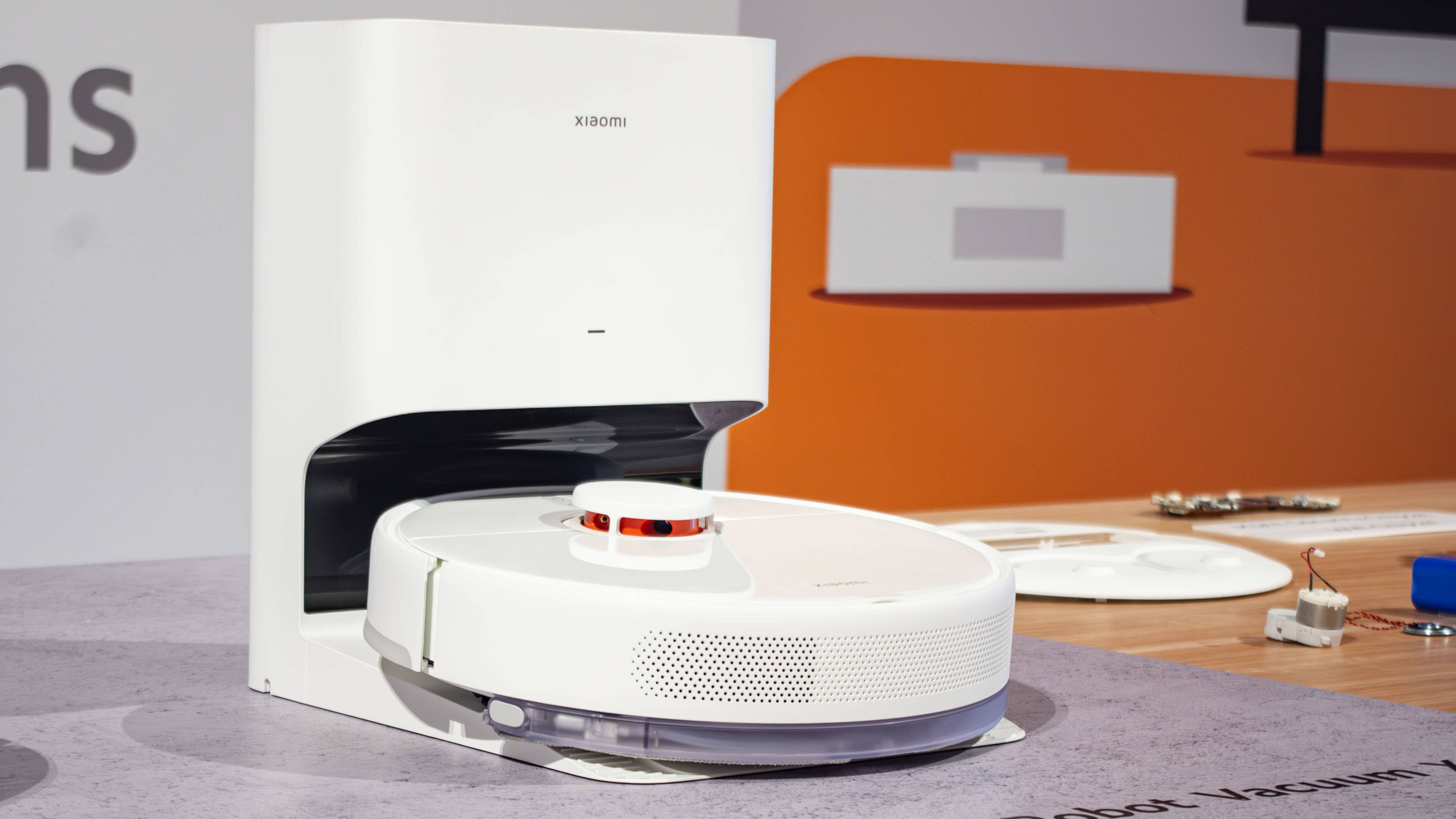 Xiaomi X10 mit Absaugstation